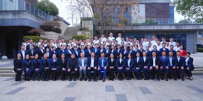 初心不改，穩(wěn)步向前